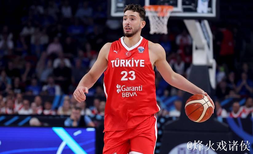 申京精彩转身突破造犯规，瓦兰丘纳斯犯满离场