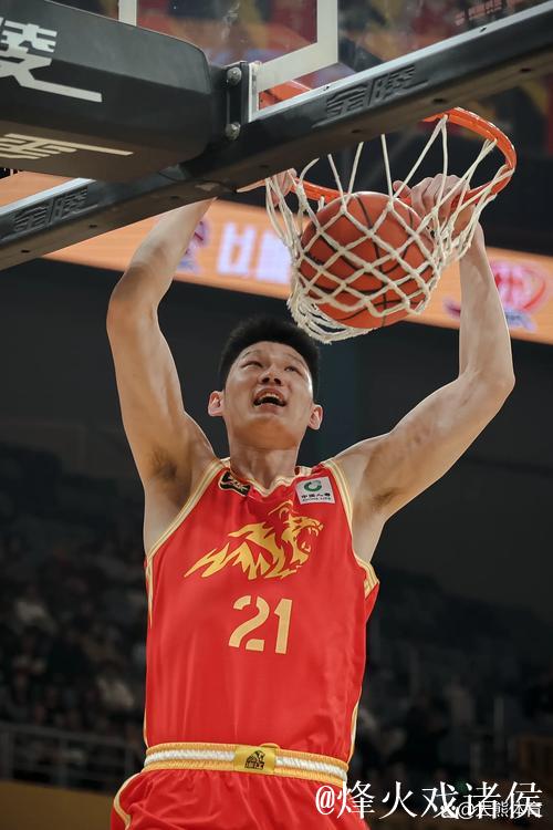 威尔斯空接暴扣，辽宁大比分领先广厦