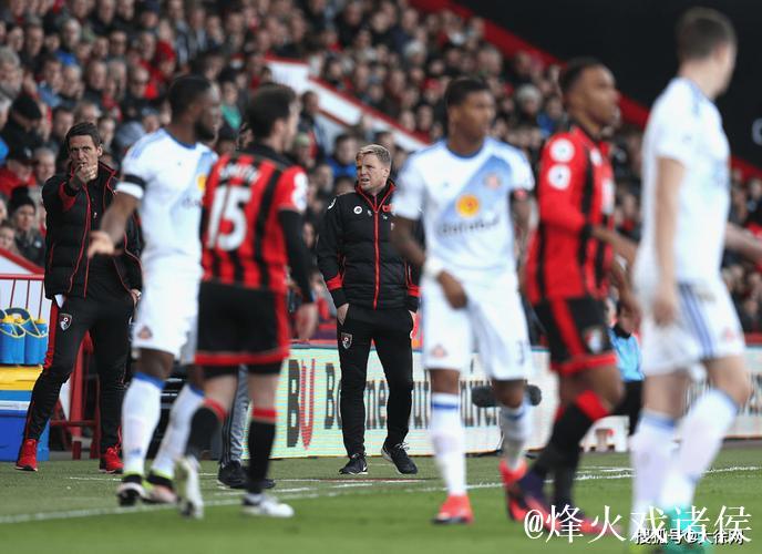 曼联战平伯恩茅斯，球员离场获球迷热情掌声